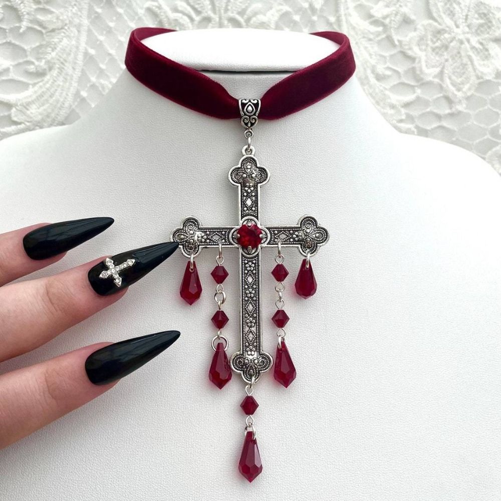 Vintage Fashion Look - Retro Style Large Cross Pendant Choker