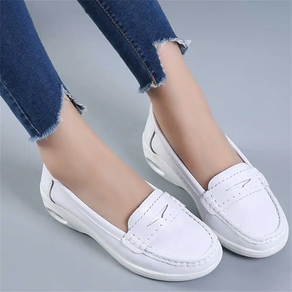 Thick Sole Slipon White Traine - огляд і ціна Vintage Fashion Collecting And Wearing Designer Classics