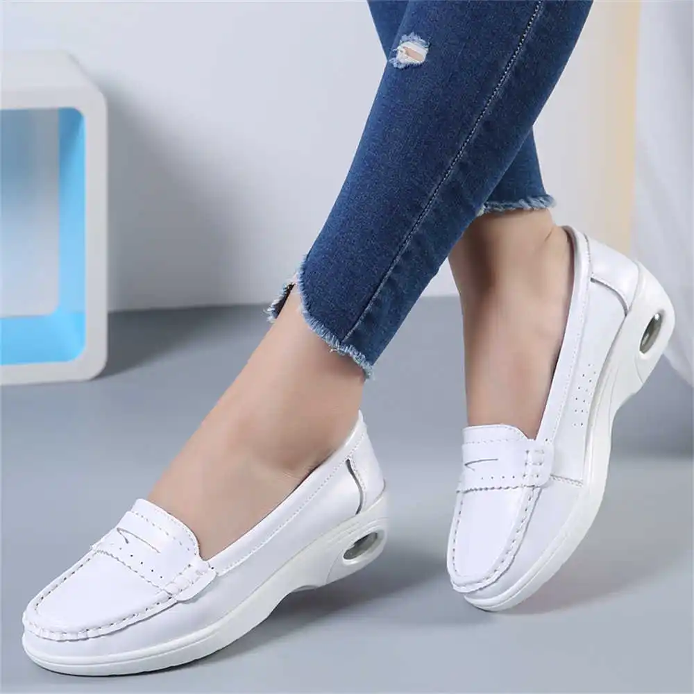 Thick Sole Slipon White Traine - огляд і ціна Vintage Fashion Collecting And Wearing Designer Classics