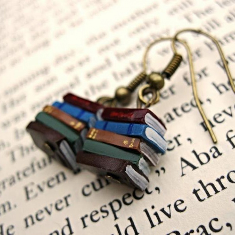 Vintage Library Book Stack Ear - огляд і ціна Vintage Fashion Coloring Book