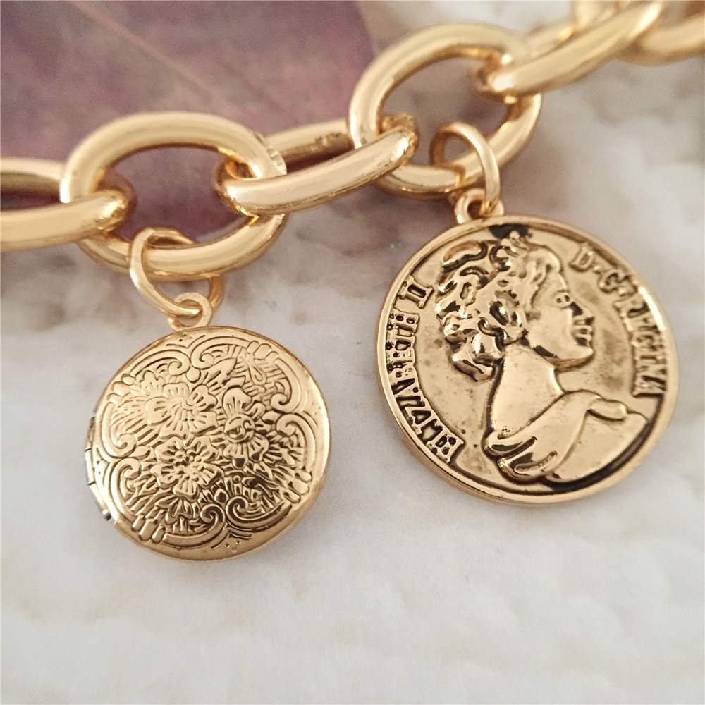 Bohemia Antique Gold Color Vin - огляд і ціна Vintage Fashion Coloring Book