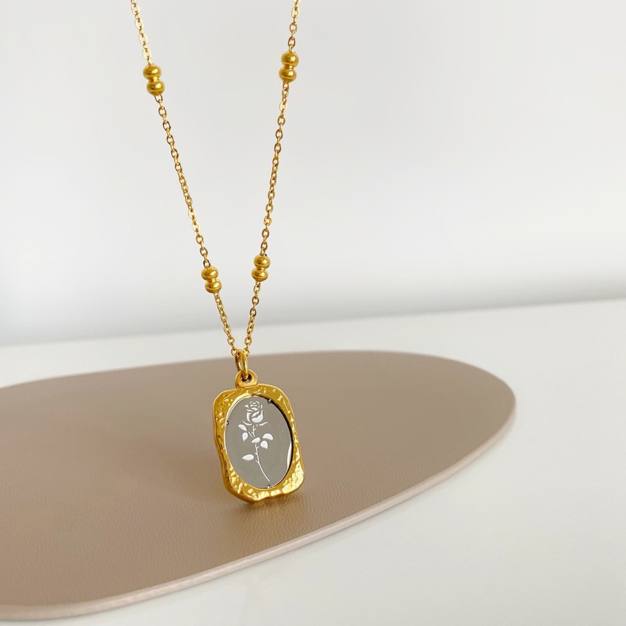 Vintage Engraved Rose Pendant  - огляд і ціна Vintage Fashion Tags