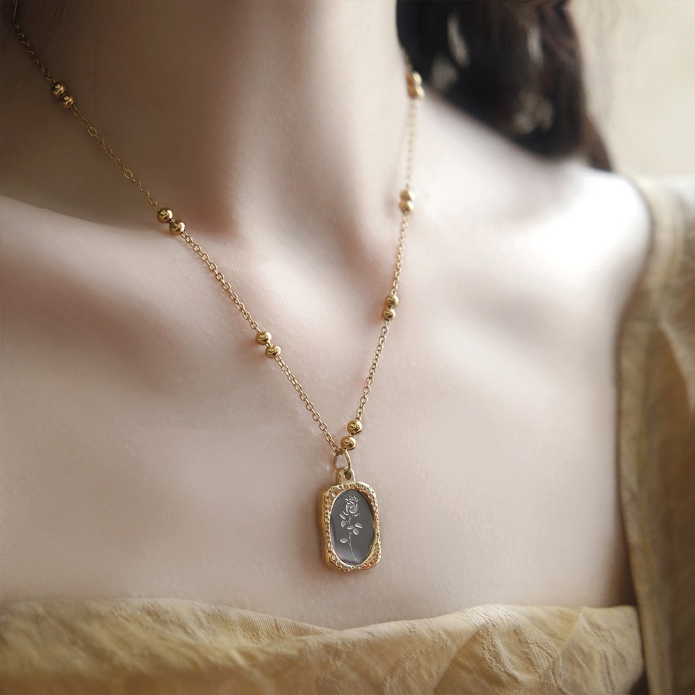 Vintage Engraved Rose Pendant  - огляд і ціна Vintage Fashion Tags