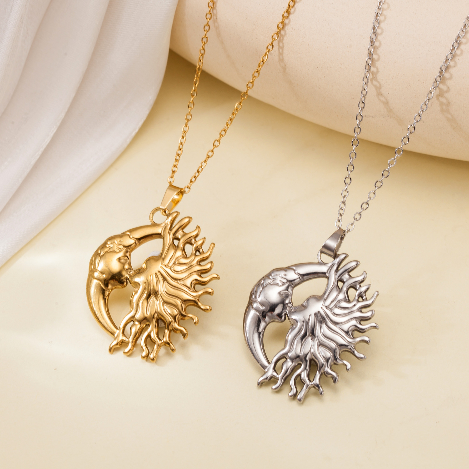 Sun and Moon Neckalce for Coup - огляд і ціна Vintage Fashion Look
