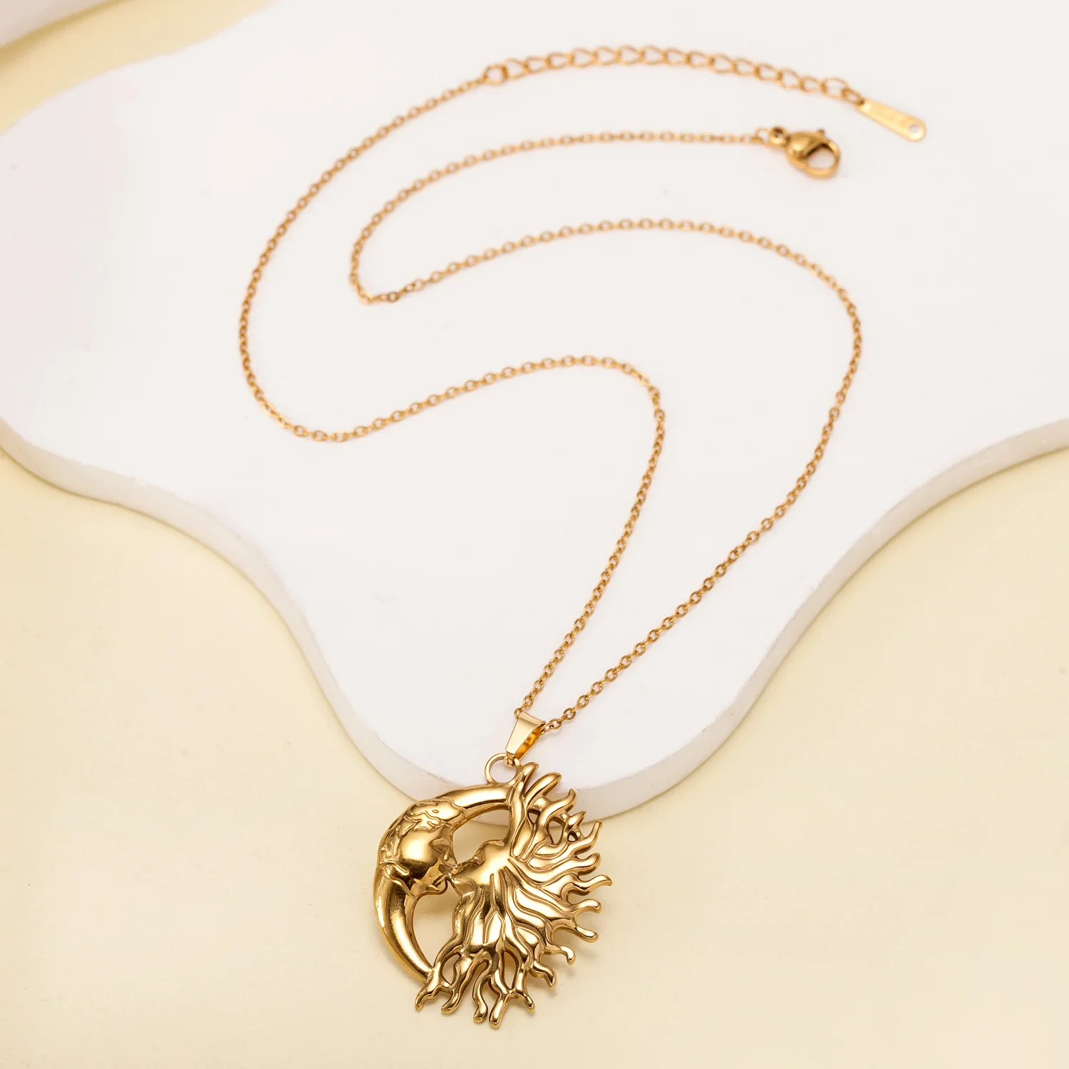 Sun and Moon Neckalce for Coup - огляд і ціна Vintage Fashion Look